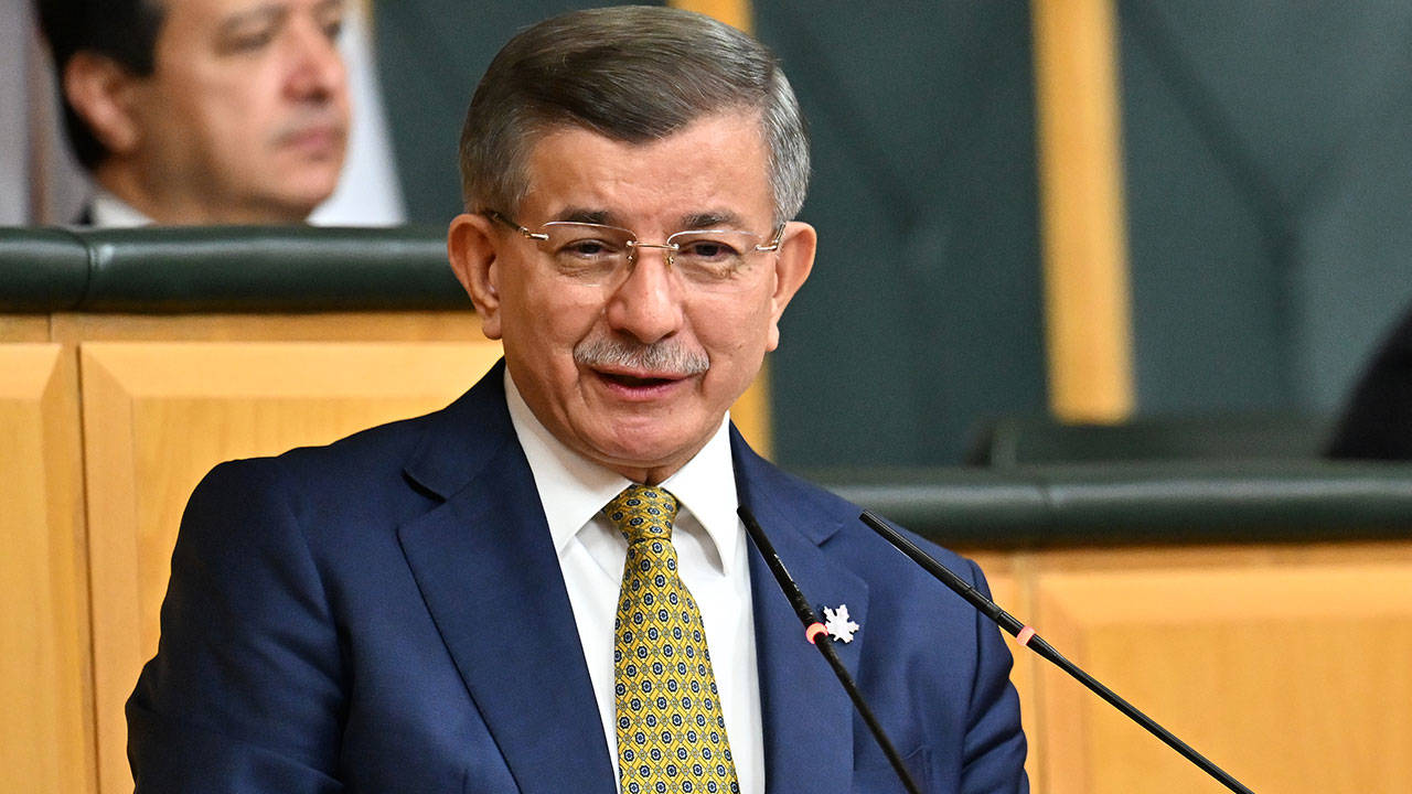 Davutoğlu, AKP'deki çatışmayı anlattı:  Erdoğan engellemesin