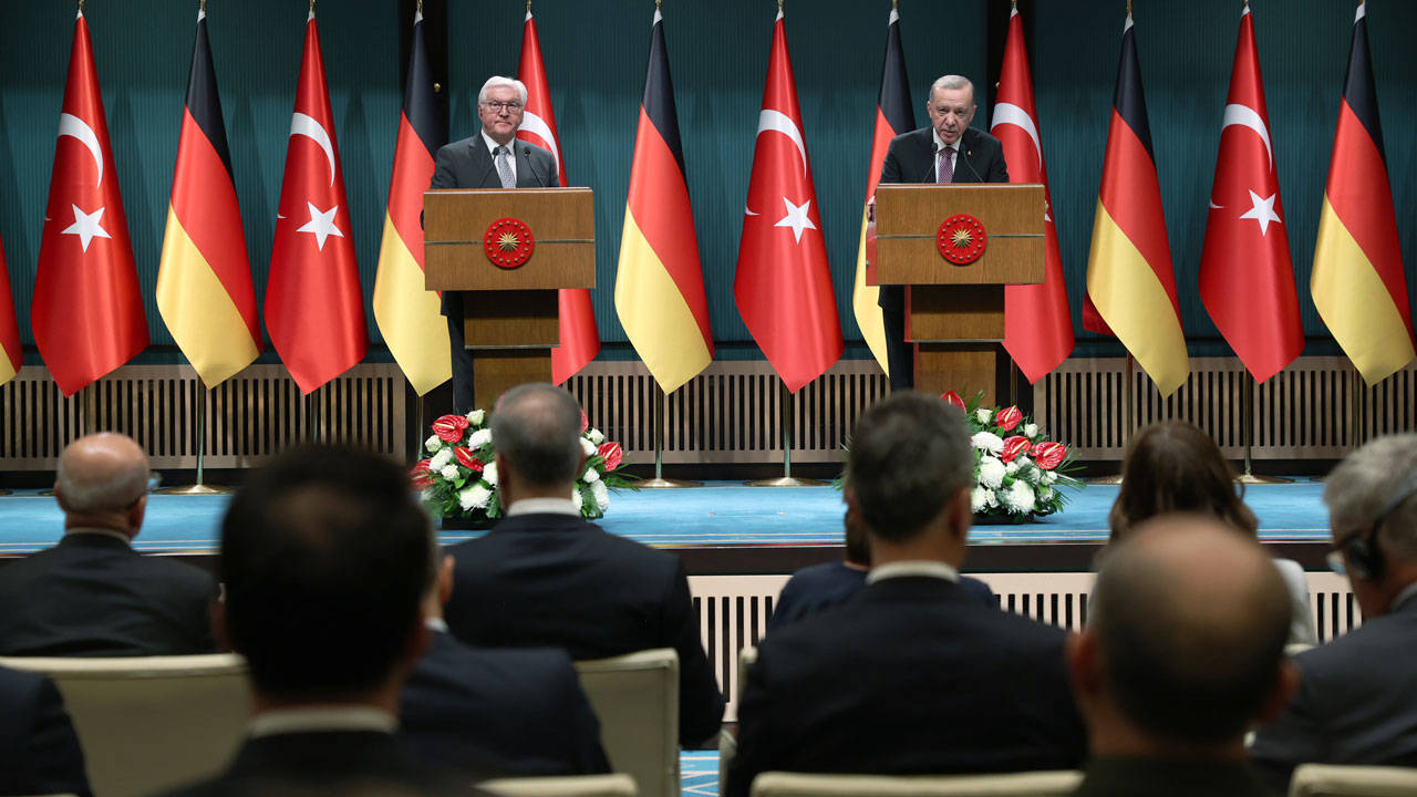 Steinmeier ve Erdoğan'a İsrail'le ilgili zor sorular