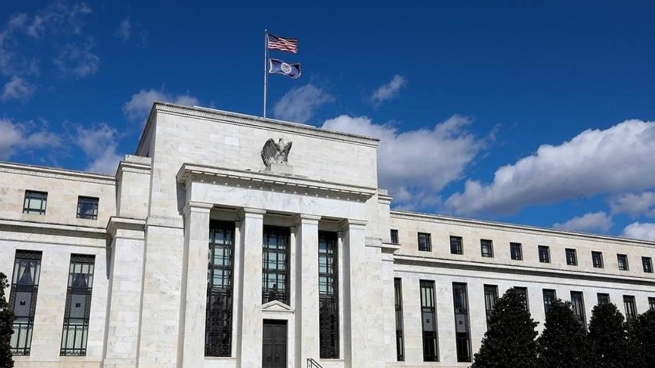 Fed faiz oranını 23 yılın en yüksek seviyesinde sabit tuttu
