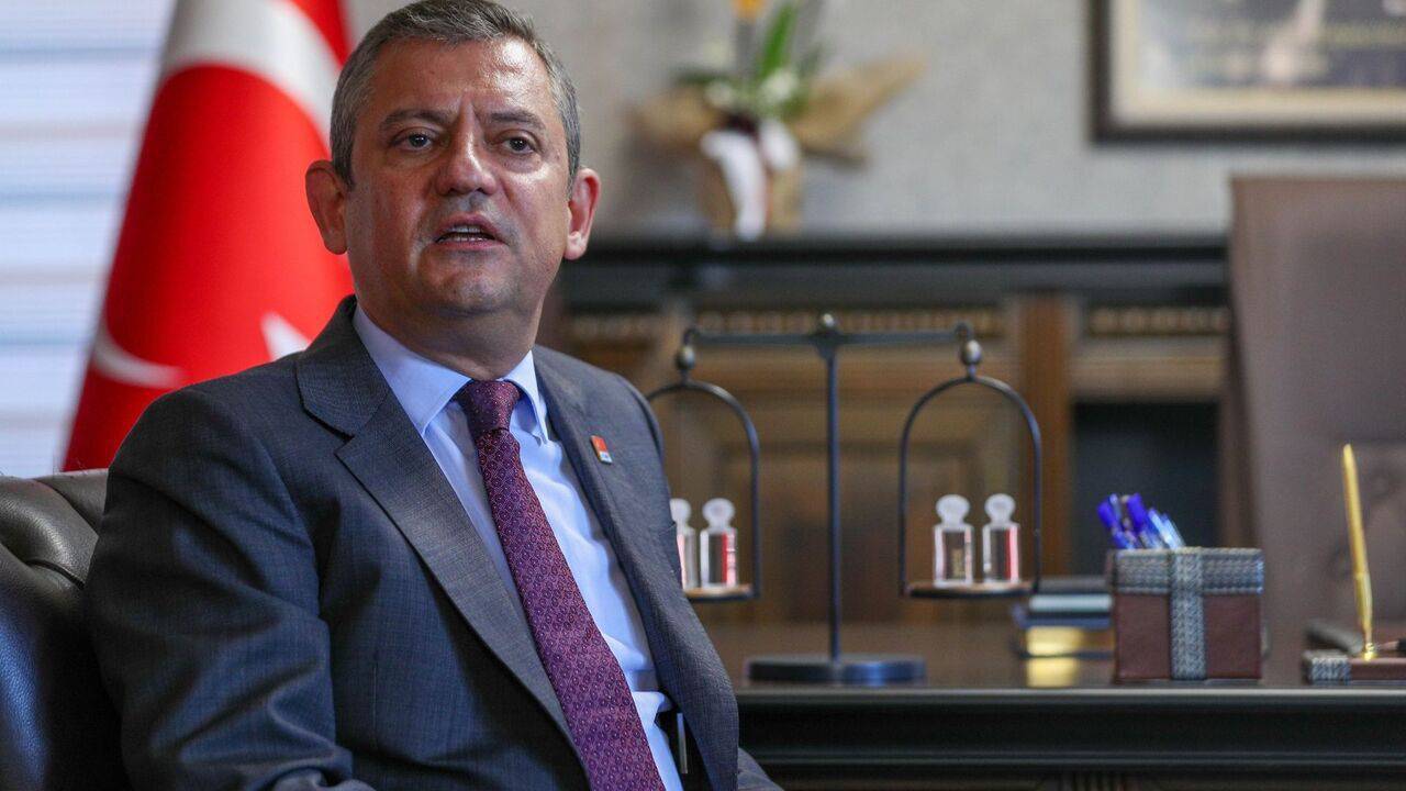 Özgür Özel'den CHP'nin eski genel başkanlarına telefon