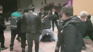 Bursa metrosunda sokak müzisyenlerine saldırı