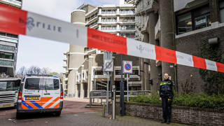 Hollandada bomba ihbarı: Parlamento binası boşaltıldı