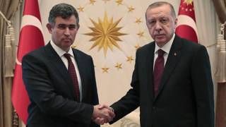 Büyükelçi Metin Feyzioğlu, seçim çalışmalarına başladı: Kahvede CHP aleyhine propaganda