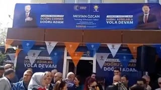 AKPli adayın seçim bürosu Davutoğlu için bestelenen şarkıyı çaldı