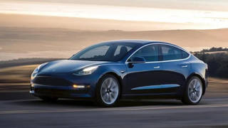 Tesla, satılan 1,1 milyon aracını geri çağırıyor