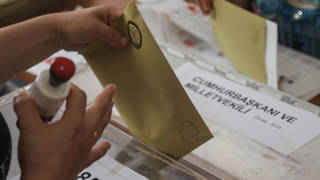 Yurt genelinde oy verme işlemi devam ediyor: Sandık başından manzaralar