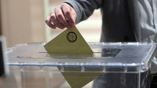 İstanbulda bazı evlere adres bilgisi olmayan seçmen kağıtları dağıtıldı