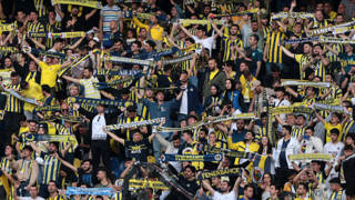 Fenerbahçe tribünlerinde Aziz Yıldırım sesleri