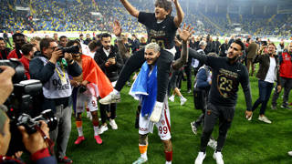 Siyasiler Galatasaray’ın şampiyonluğunu kutladı