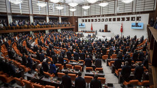 Tarihin en gerici ve sağcı Meclis’i protestoyla açıldı