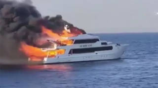 Mısırda tekne yandı, 3 turist kayboldu