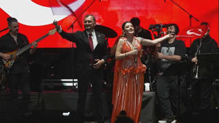 AKP’li Belediye Başkanı, Melek Mosso konseri nedeniyle yandaşların hedefinde