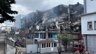 Başakşehirde fabrikada çıkan yangını söndürme çalışmaları 65 saattir sürüyor