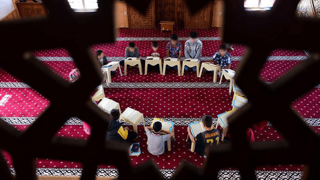 Adliyeden üniversiteye her yerde Kuran kursu: Laikliğin cenaze namazı