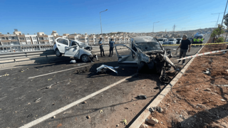 Şanlıurfa’da otomobil ile hafif ticari araç çarpıştı: 3 ölü, 2 yaralı