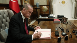 Erdoğandan gece yarısı atama ve görevden alma