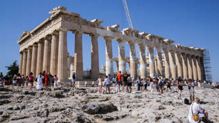 Yunanistanda aşırı sıcaklar için önlem: Tarihi alanlar öğle saatlerinde ziyarete kapatıldı