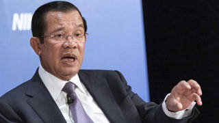 Kamboçyanın 38 yıllık başbakanı, koltuğunu oğluna devretti