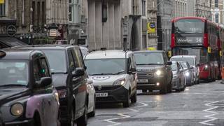Sıfır emisyonda geri adım: İngiltereden benzinli ve dizel otomobil kararı