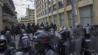 Kolombiyada polis karakoluna bomba yüklü araçla saldırı düzenlendi