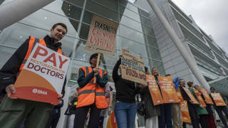 İngiltere’de uzman ve pratisyen hekimlerden grev: Sadece acil servis hizmetleri verilecek