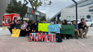 Barınma krizinin içindeki öğrencilerden protesto