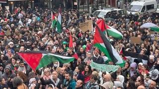 Avrupa başkentlerinde Gazze’ye destek: Londra ve Pariste 10 binler yürüdü