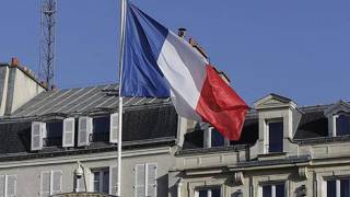 Fransada oturumu olmayanlara ücretsiz tedaviyi yasaklayan madde senatodan geçti