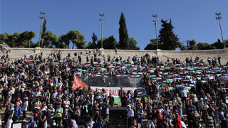 Atinadaki maraton koşusunda Filistin bayrakları açıldı