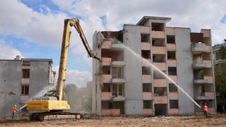 9 riskli bina dönüşüm kapsamında yıkılıyor