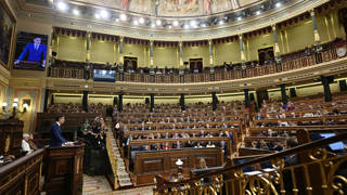 İspanyada koalisyon hükümeti meclisten güvenoyu aldı