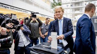 Hollandadaki genel seçimlerde zafer aşırı sağın: Geert Wildersin partisi açık ara farkla ilk sırada