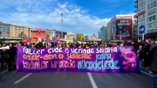 İstanbulda kadınların yürüyüşüne polis engeli