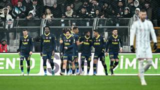 Fenerbahçe derbide Beşiktaşı 3-1 yenerek yeniden liderliğe yükseldi