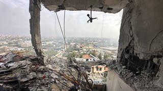 İsrail, Gazzeye saldırmaya devam ediyor: En az 45 Filistinli öldürüldü