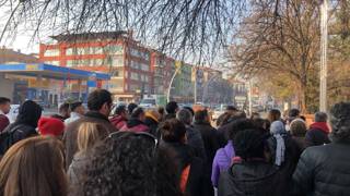 Usulsüz ihaleyle işsiz bırakılan 72 işçiden Ankara Üniversitesi önünde protesto