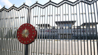 İstanbulda servis kaçıran şüpheli Cumhurbaşkanlığı Sarayına girmeye çalıştı, gözaltına alındı