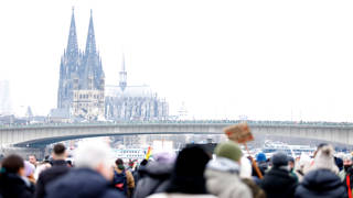 Köln’de 50 binden fazla kişi, aşırı sağcı AfD Partisi’ni protesto etti