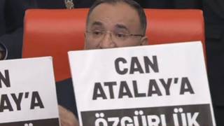 Demokrasinin kara günü: Anayasaya rağmen Can Atalayın vekilliği düşürüldü!