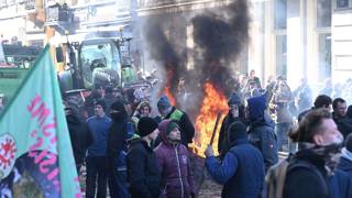 Avrupalı çiftçilerden Brükseldeki AB zirvesine abluka
