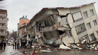 CHPli Karabat: Depremzedelere bir yılda 319 bin konut verilecekti, ortada biten konut yok