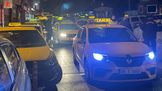 İzmirde taksiciler öldürülen meslektaşları için konvoy oluşturdu