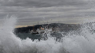 İstanbulda vapur seferlerine fırtına engeli: İkinci bir duyuruya kadar durduruldu