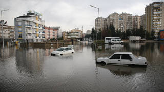 Antalyadaki şiddetli yağışlarda 3 bin 862 binada su baskını meydana geldi