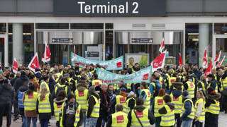 Almanya’da uyarı grevi Lufthansa’yı felç etti