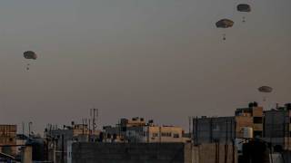 ABD, Gazze'ye ilk kez havadan insani yardım indirdi