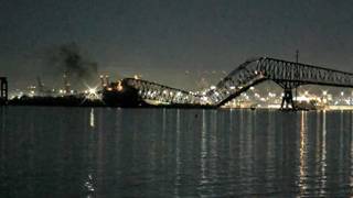 ABDde kargo gemisinin çarptığı köprü yıkıldı