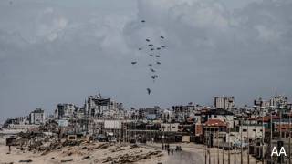 Gazze’de uçaklardan atılan yardım paketleri nedeniyle 18 kişi yaşamını yitirdi