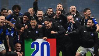 Inter, şampiyonluğu ezeli rakibinin sahasında kutladı