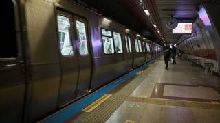 M2 metro hattında intihar girişimi